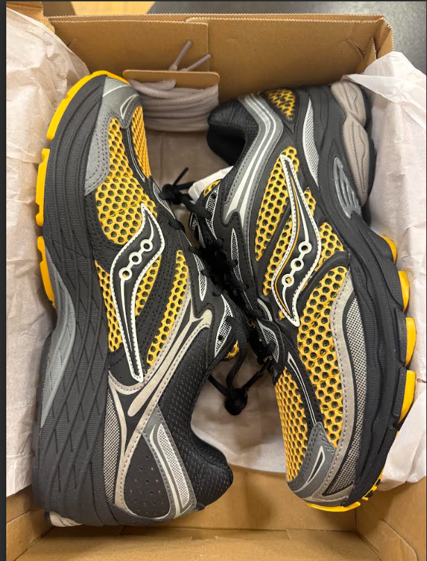yellow Saucony progrid omni 9